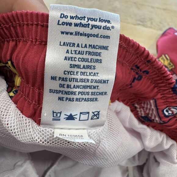 Life Is Good Swim Shorts Mens Med Red Lined 7" Trunks UPF 50 USA Patriotic Dog - Picture 12 of 12